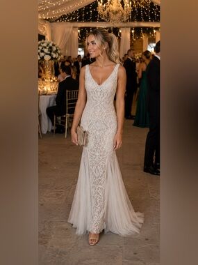 LARA GRETA BEADED V-NECK TULLE WEDDING DRESS WITH CONTRAST LINING NWT size 2